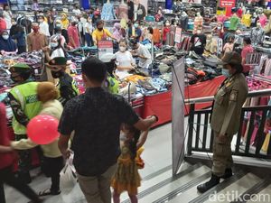 Keluh Kesah Pedagang di Blitar soal Pembeli Bubar Gegara Penertiban Prokes