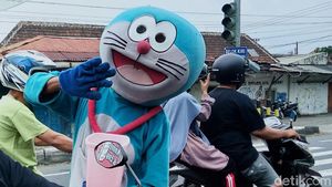 Pengamen Badut Makin Marak di Klaten