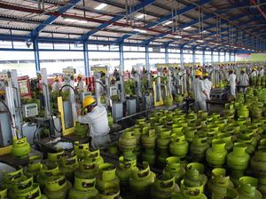 Ibu-ibu Pengin Tahu, Berapa Harga DME yang Bakal Ganti LPG Buat Masak? Ibu-ibu Pengin Tahu, Berapa Harga DME yang Bakal Ganti LPG Buat Masak?