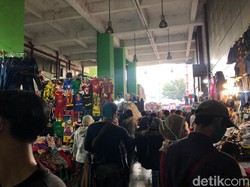 PKL Tanah Abang Diserbu Pembeli, Panen Jelang Lebaran