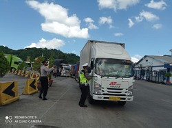 Ada Penyekatan Mudik, Arus Penyeberangan di Pelabuhan Lembar Turun 93%