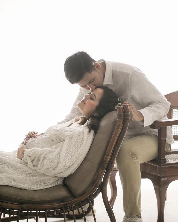 Potret Randi dan Tasya saat tengah mengandung anak pertama.