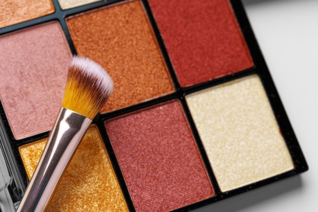 5 Cara Mengaplikasikan Eyeshadow dengan Benar