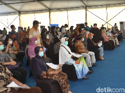 Puncak Kekesalan Satgas soal Kerumunan dalam Vaksinasi COVID-19 di Grand City