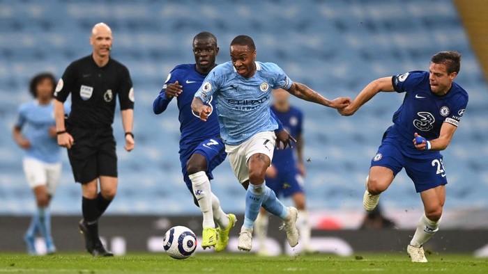 MANCHESTER, ENGLAND - MAY 08: Raheem Sterling of Manchester City breaks away from NGolo Kante and Cesar Azpilicueta of Chelsea during the Premier League match between Manchester City and Chelsea at Etihad Stadium on May 08, 2021 in Manchester, England. Sporting stadiums around the UK remain under strict restrictions due to the Coronavirus Pandemic as Government social distancing laws prohibit fans inside venues resulting in games being played behind closed doors. (Photo by Shaun Botterill/Getty Images)