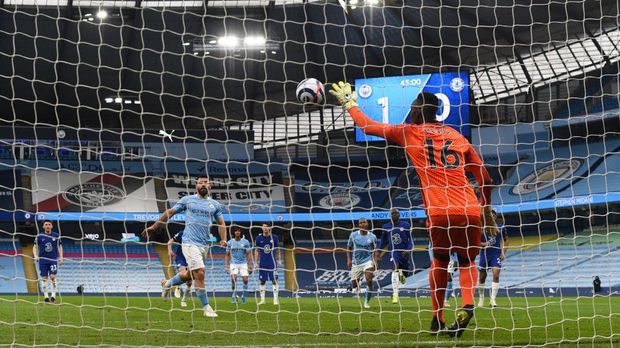 MANCHESTER, ENGLAND - MAY 08: Edouard Mendy of Chelsea saves a penalty taken by Sergio Aguero of Manchester City during the Premier League match between Manchester City and Chelsea at Etihad Stadium on May 08, 2021 in Manchester, England. Sporting stadiums around the UK remain under strict restrictions due to the Coronavirus Pandemic as Government social distancing laws prohibit fans inside venues resulting in games being played behind closed doors. (Photo by Shaun Botterill/Getty Images)