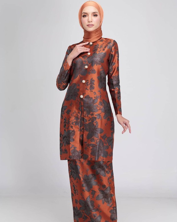 Baju Kurung Satin/www.instagram.com/suesecrethouse Baju Kurung Satin