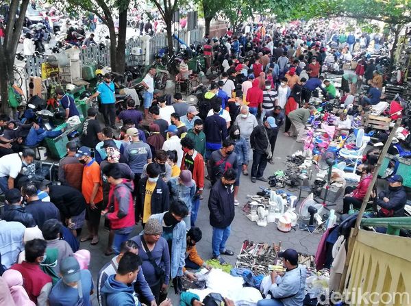 Begini Ramainya Pasar Klithikan Notoharjo Solo Pagi Ini