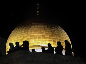 Suasana Buka Puasa Hari Pertama di Masjid Al Aqsa