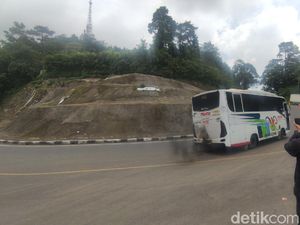 Angkut Pemudik, Bus AKAP Diputar Balik di Pos Penyekatan Puncak Cianjur