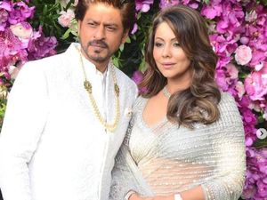 Banyak Godaan, Shah Rukh Khan Tepati Janji Setia dengan Istri Banyak Godaan, Shah Rukh Khan Tepati Janji Setia dengan Istri