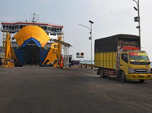 PPKM Darurat, Sopir Truk Bakal Divaksinasi di Pelabuhan hingga Rest Area