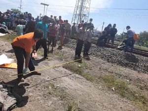 Kakak Beradik Berboncengan Sepeda Angin di Ngawi Tewas Tertabrak Kereta Api