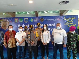 Tinjau Vaksinasi di Jakbar, Kapolda Metro Minta Warga Tak Tiru India