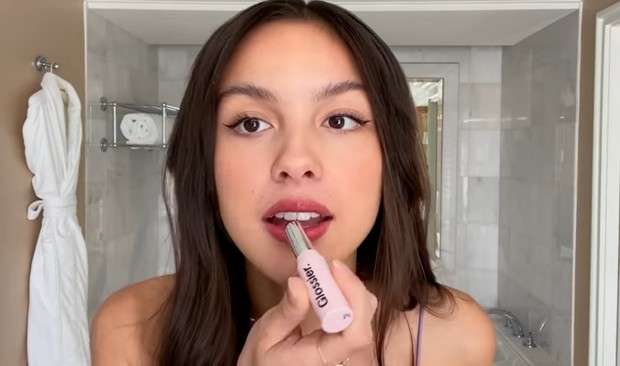 Lipstik yang Melembapkan/youtube.com/vogue Lipstik yang Melembapkan