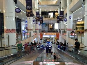 Mal Mulai Diserbu Masyarakat, Toko-toko Sebar Diskon