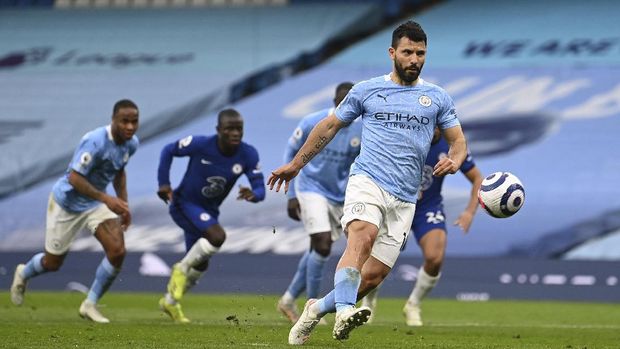 Manchester City's Sergio Aguero shoots a penalty kick during the English Premier League soccer match between Manchester City and Chelsea at the Etihad Stadium in Manchester, Saturday, May 8, 2021.(Shaun Botterill /Pool via AP)