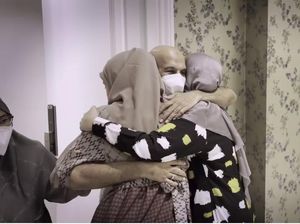 Tangis Haru Mark Sungkar Pertama Kali Lihat Anak Zaskia Tangis Haru Mark Sungkar Pertama Kali Lihat Anak Zaskia
