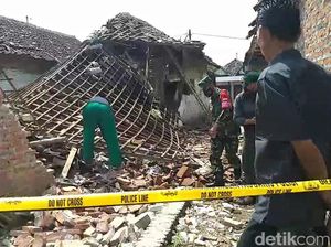Ngeri! Rumah di Pasuruan Ambruk Gegara Ledakan Petasan