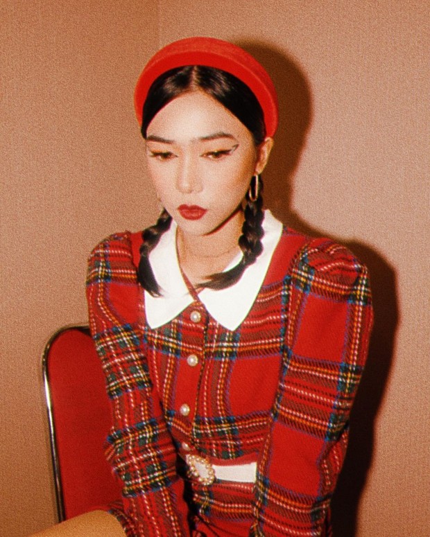 OOTD klasik dari Isyana Sarasvati.