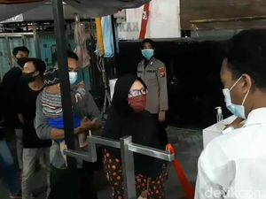 Ramainya Pengunjung Toko Baju Lebaran di Kota Pasuruan