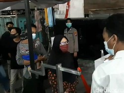 Ramainya Pengunjung Toko Baju Lebaran di Kota Pasuruan