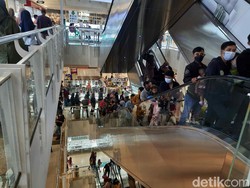 Saat Royal Plaza Surabaya Diserbu Pasukan Bukber
