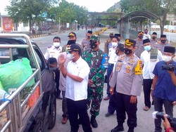 Forkopimda, TNI & Polri Sidak Penumpang di Pelabuhan Poto Tano