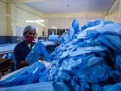 Potret Buruh Wanita di India Kerja Lembur di Tengah Ganasnya Corona