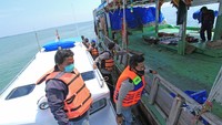 Potret Penyekatan Jalur Laut di Indramayu