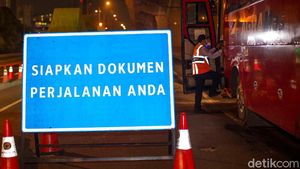 Mudik Dilarang, Ribuan Kendaraan Putar Balik di Tol Cikarang Barat