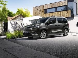 Toyota Proace City, Mobil Listrik Fungsional dengan Daya Tempuh 280 Km