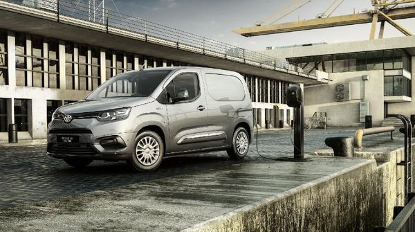 Potret Mobil Listrik Toyota Proace City yang Akan Dijual Tahun Ini
