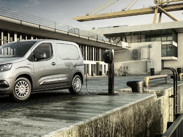 Potret Mobil Listrik Toyota Proace City yang Akan Dijual Tahun Ini