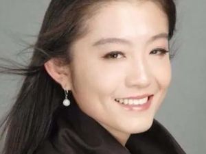 Sosok Translator Cantik China yang Dituduh Sebabkan Perceraian Bill Gates Sosok Translator Cantik China yang Dituduh Sebabkan Perceraian Bill Gates