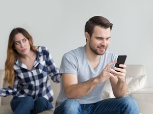 Viral Kisah Pacar Rasa Malaikat Pencatat Amal, Pria Awasi Kekasih via CCTV