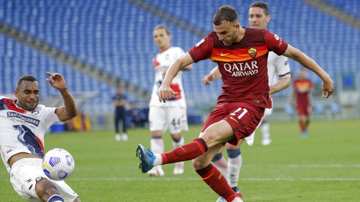 AS Roma menang telak 5-0 atas Crotone dalam lanjutan Liga Italia (Foto: AP/Gregorio Borgia)