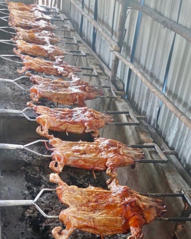 Babi Panggang/instagram.com/bipangambawang Babi panggang yang dimasak selama 12 jam