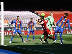 Momen Pique Dibikin Kesal Luis Suarez, Balas Pakai Ejekan Ini