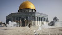 Bentrokan Palestina-Israel di Masjid Al-Aqsa Kembali Pecah