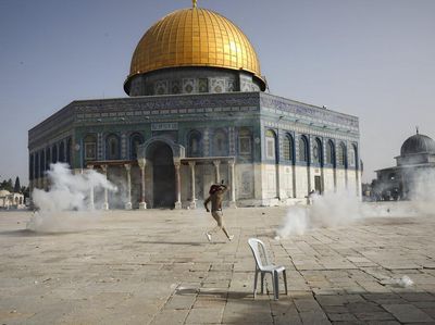 Bentrokan Palestina-Israel di Masjid Al-Aqsa Kembali Pecah