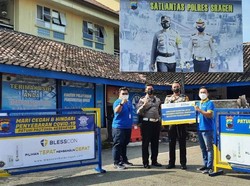 Produsen Bata Ringan Sumbang 20 Separator Jalan ke Satlantas Sragen