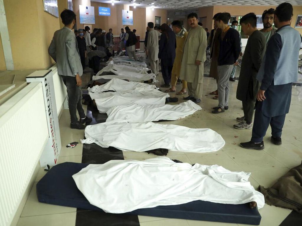 Bom Meledak di Afghanistan Renggut Puluhan Nyawa Bom Meledak di Afghanistan Renggut Puluhan Nyawa