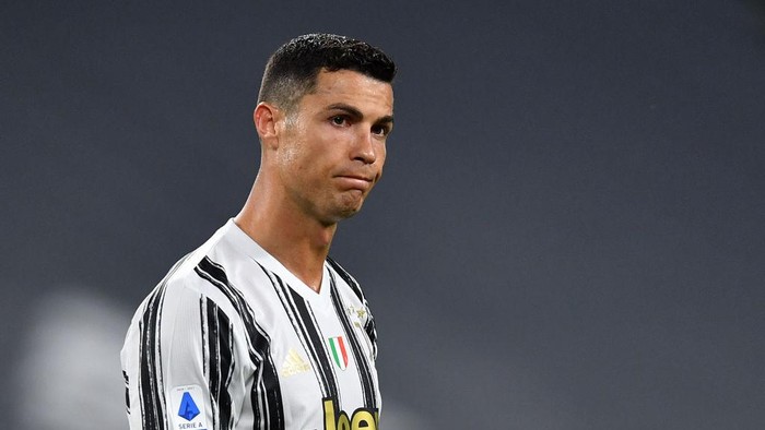 TURIN, ITALY - MAY 09: Cristiano Ronaldo of Juventus looks dejected during the Serie A match between Juventus  and AC Milan at  on May 09, 2021 in Turin, Italy. Sporting stadiums around Italy remain under strict restrictions due to the Coronavirus Pandemic as Government social distancing laws prohibit fans inside venues resulting in games being played behind closed doors. (Photo by Valerio Pennicino/Getty Images)