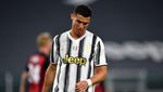 Foto: Cristiano Ronaldo Tertunduk, Matanya Berkaca-kaca