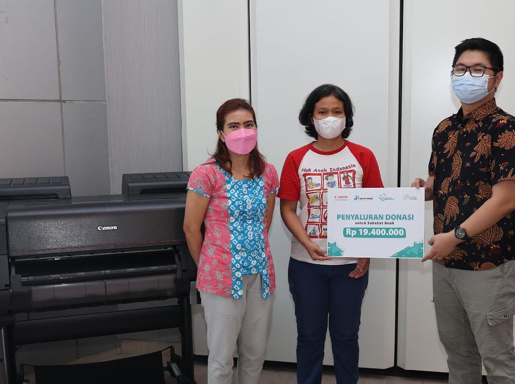 Canon Lelang Foto untuk Donasi Selembar Kebaikan Canon Lelang Foto untuk Donasi Selembar Kebaikan