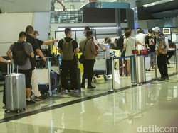 Beda dengan Negara Lain, RI Tak Wajibkan Negatif COVID Turis dari China