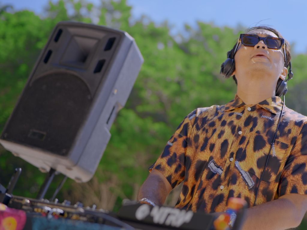 Dipha Barus, DJ-Produser Musik yang Berkarya & Lestarikan Seni Musik RI