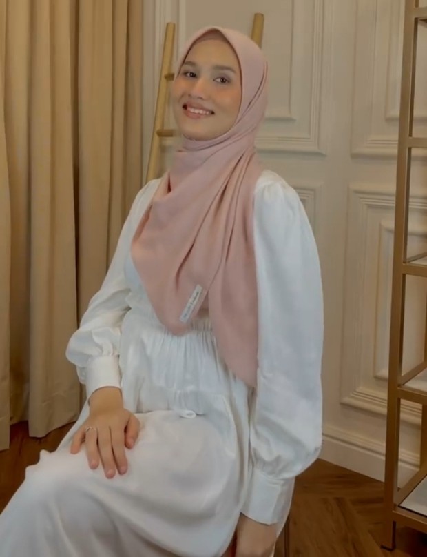 4 Gaya Hijab Segiempat untuk Silaturahmi