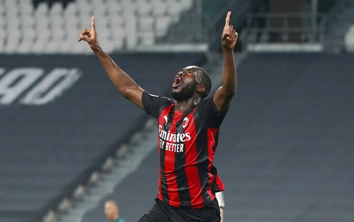 Milans Fikayo Tomori celebrates after scoring a goal during the Italian Serie A soccer match between Juventus and Milan, at the Juventus Stadium, in Turin, Italy, Sunday, May 9, 2021. (Spada/LaPresse via AP)